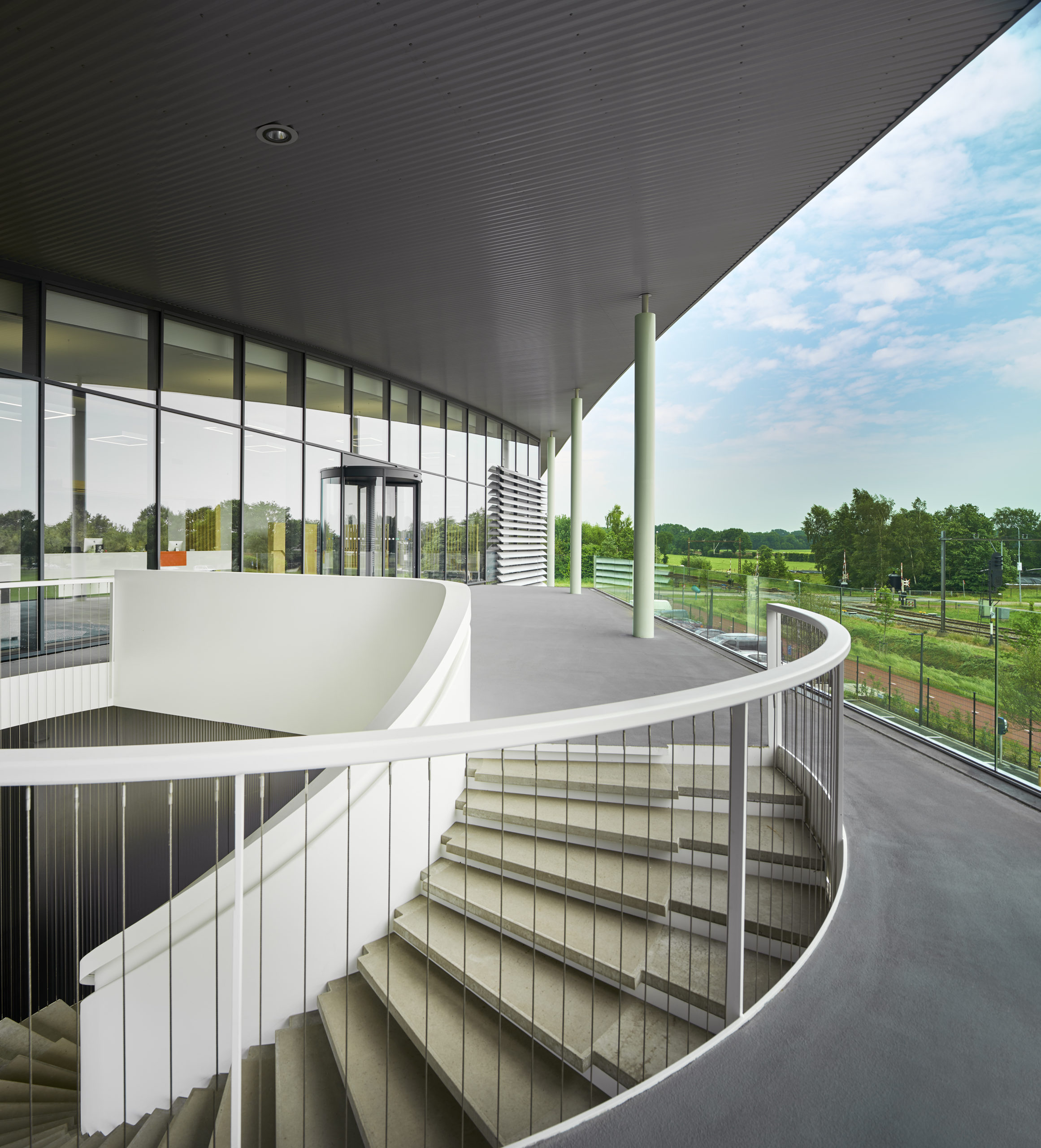 Eestairs_Barneveld_balustrade-with-vertical-tension-cables_Carl-Stahl-photo-Hans-Morren