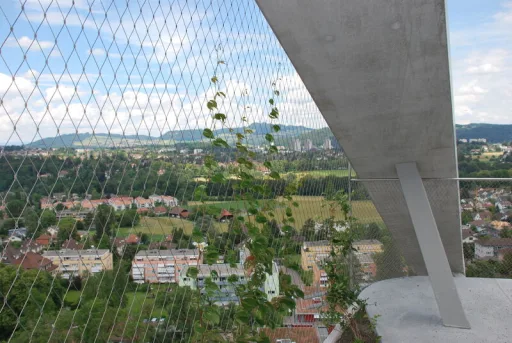 garden-tower-carl-stahl-safety-cable-mesh-greenery-facade (1) Carl Stahl cable mesh safety greenery facade at Garden Tower Wabern.